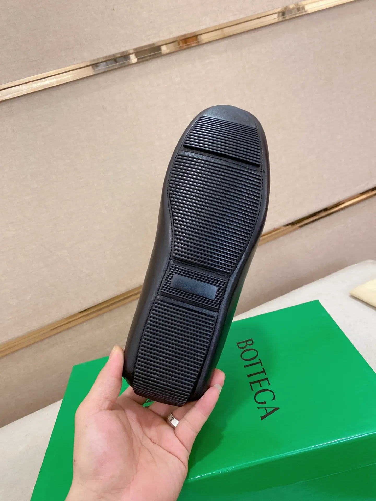 Men's shoes 💰 400💰 (Niu Li + Niu Pad) [BV] latest hot style‼ ️Casual men's shoes, uppers imported first-layer cowhide ➕Full imported cowhide lining✔️Exquisite workmanship, excellent foot feel, special rubber soles✔️, cool and fashionable, the latest fashion, fashionable outsole, hurry up. Code number: 38-44 (can be customized to 37.45, non-refundable)